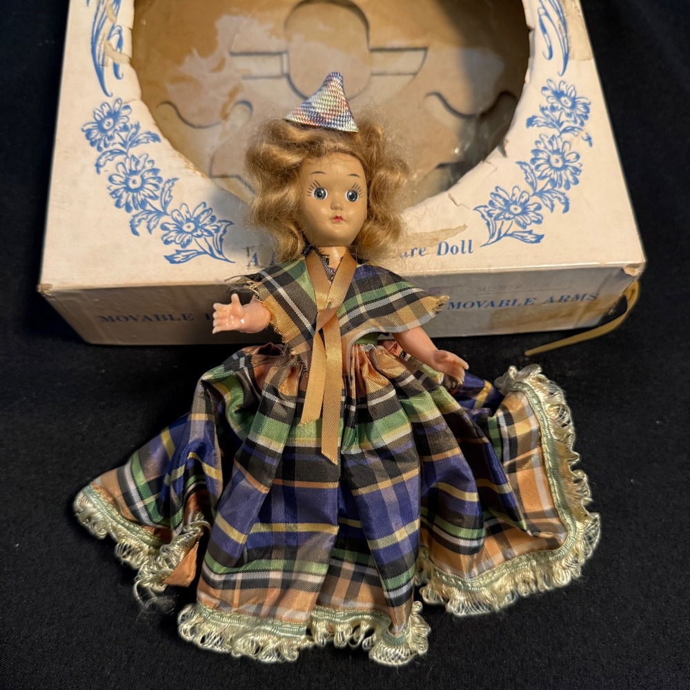 Vintage 1950s International Costume Doll Set w/ Boxes, Hong Kong, 5 Dolls - Picture 5 of 12